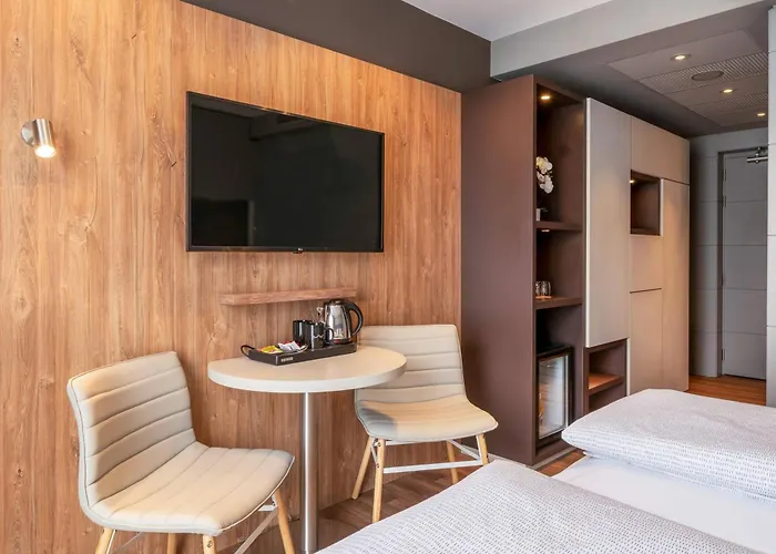מלון Innside By Melia Prague Old Town 4*