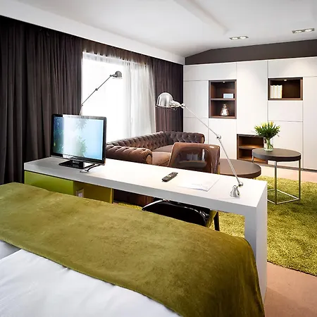 מלון Innside By Melia Old Town 4*